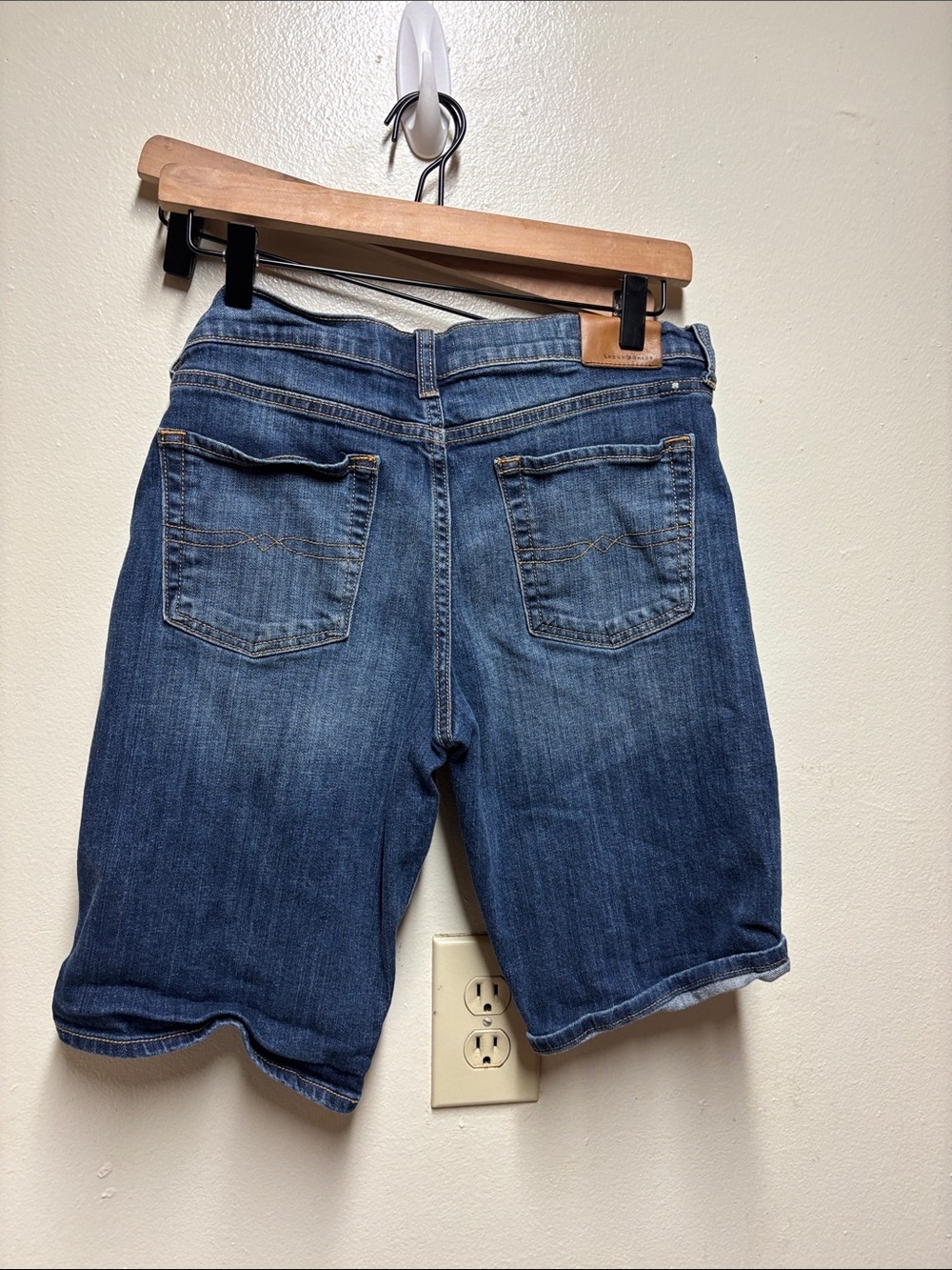 Lucky Brand Bermuda Shorts Womens 6/28 Blue Denim Medium Wash Stretch 7WP1891U7 - Picture 4 of 4